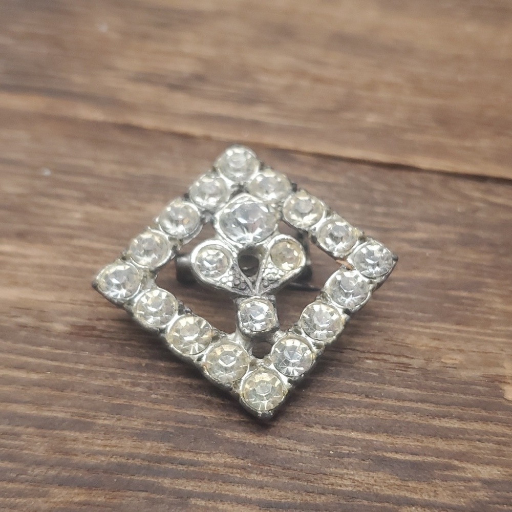 B634 secrets of the estate brilliant crystal diamond cut brooch sterling